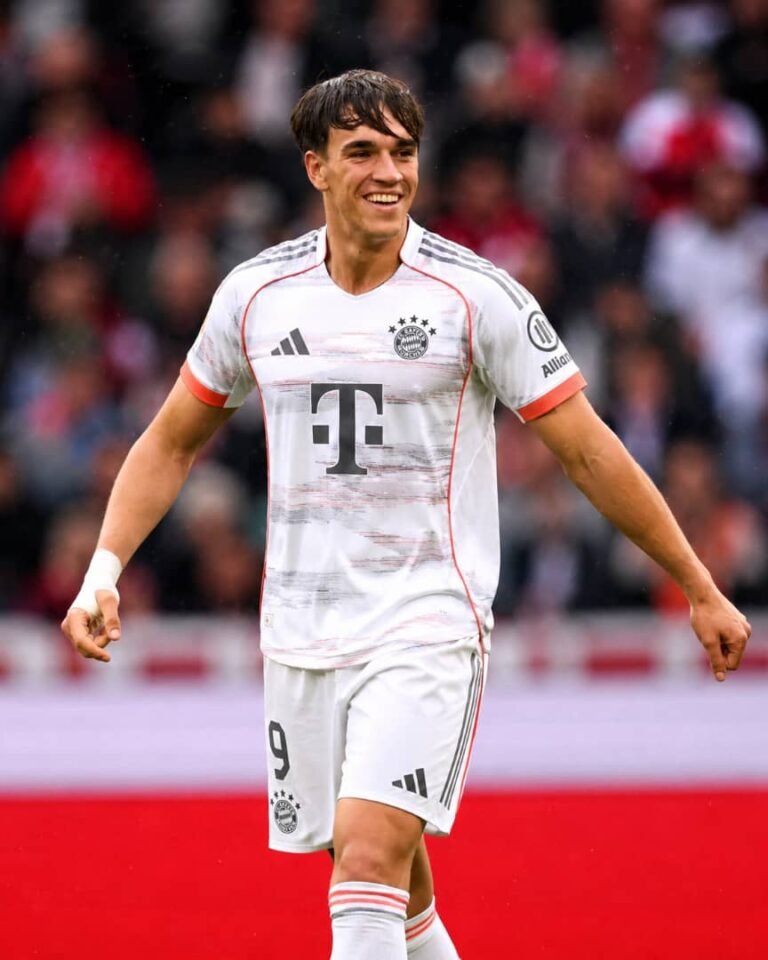 Bayern München verpflichtet Carlos Espí – Junges Sturmtalent soll die Offensive verstärken