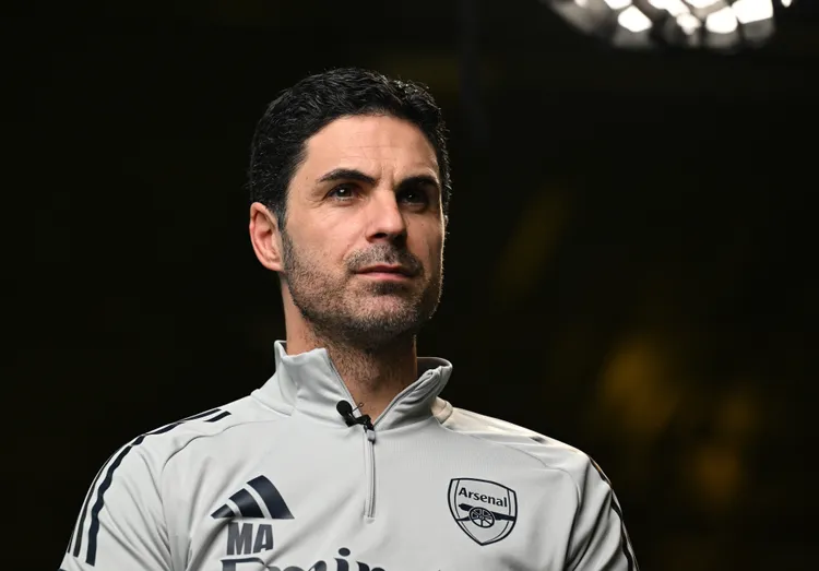 Arsenal prepara una oferta por una estrella del Barcelona mientras Hansi Flick afronta una reconstrucción